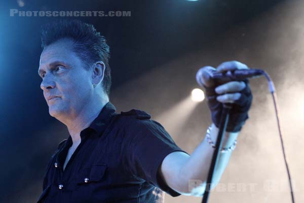 DIE KRUPPS - 2015-09-15 - PARIS - Divan du Monde - Jürgen Engler